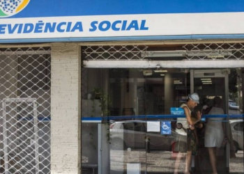 Previdência: idade na transição pode ser de 50 anos para mulher e 55 para homem