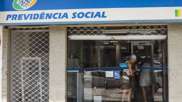 Previdência: idade na transição pode ser de 50 anos para mulher e 55 para homem