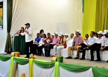 Novo panorama do sisal é discutido em Valente com a presença do vice-governador João Leão e dois secretários de estado