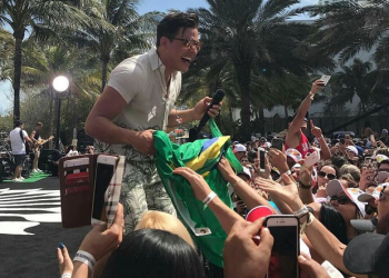 Wesley Safadão corta cabelo e estreia novo visual durante gravação de DVD em Miami