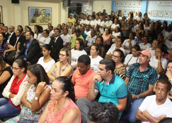 Coité – Servidores lotam a Câmara Municipal para pressionar a não votação do projeto do Executivo que tira direitos adquiridos