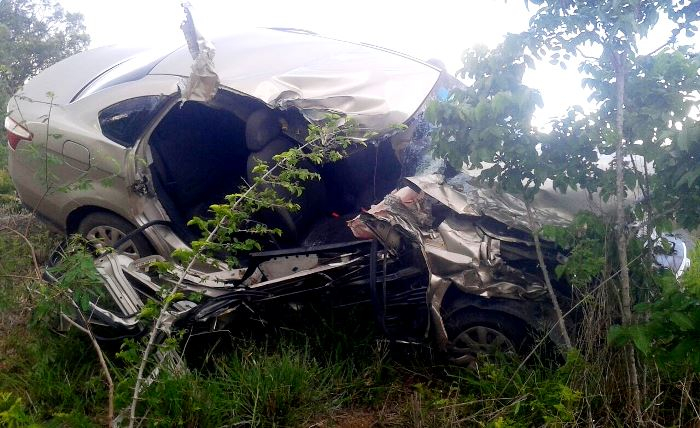 Motorista de caminhão baú estaciona para fazer necessidades fisiológicas e provoca acidente na BA 411