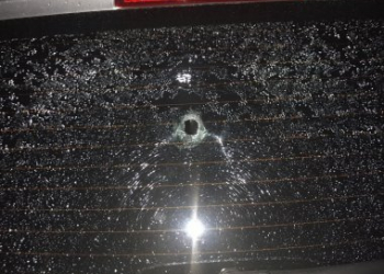 Carro com três jogadores do Vitória é atingido por tiros após o Ba-Vi