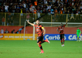 Copa do Nordeste – Com torcida única e um jogador a mais, Vitória vence o Bahia de virada no Barradão