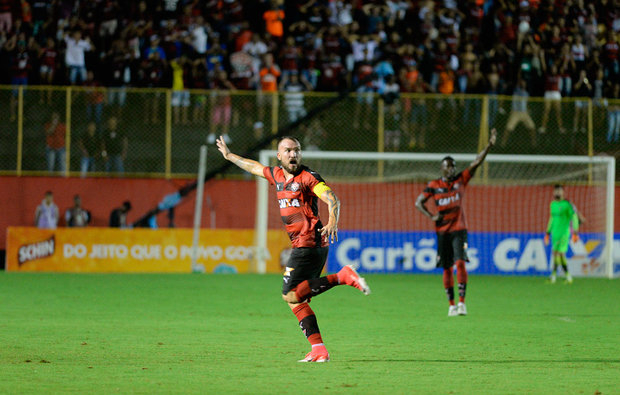 Copa do Nordeste – Com torcida única e um jogador a mais, Vitória vence o Bahia de virada no Barradão