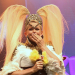 RJ – Xuxa se irrita com vídeo de homenagem e deixa palco durante show