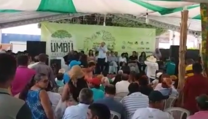 Deputado José Nunes é vaiado durante Festival do Umbu, em Uauá