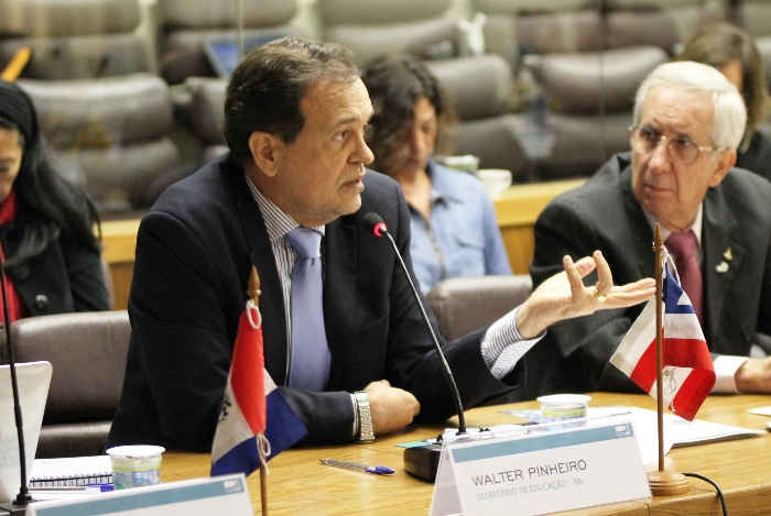 Secretário Pinheiro apresenta proposta para universalizar a banda larga nas escolas públicas no País