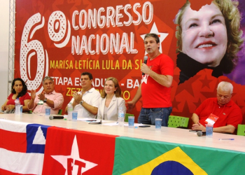 Senadores Lindberg Farias e Gleisi Hoffmann participam do Congresso do PT em Salvador