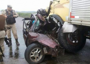 Motorista de carro de passeio morre em colisão com caminhão na BR 116/Norte