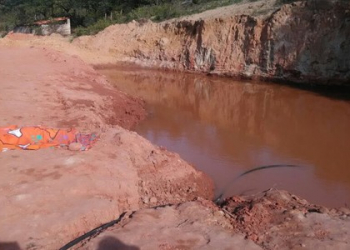Crianças de 7 e 11 anos morrem afogadas em tanque