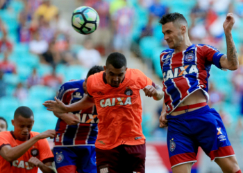 Bahia goleia Atlético-PR por 6×2 na estreia e lidera o Brasileirão