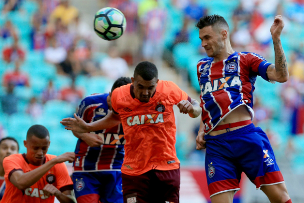 Bahia goleia Atlético-PR por 6×2 na estreia e lidera o Brasileirão