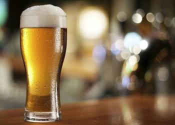 Cerveja é mais eficaz contra dores do que paracetamol, revela estudo