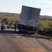 Colisão traseira entre caminhão-baú e caçamba deixa vítima gravemente ferida na BA-120
