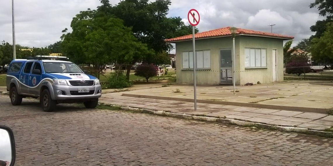 Corpo em decomposição é encontrado em quiosque em frente ao Fórum de Riachão do Jacuípe