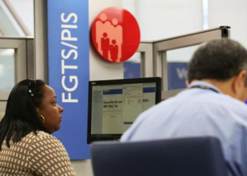 Agências da Caixa abrem mais cedo hoje para pagamento de contas inativas do FGTS