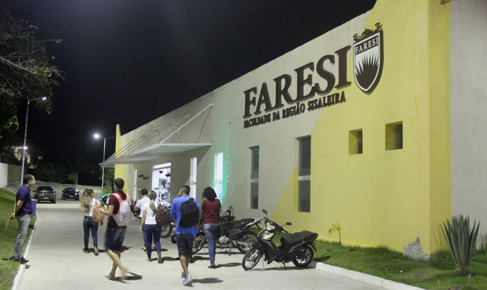 Com dois novos cursos FARESI inicia campanha do Vestibular 2017.2