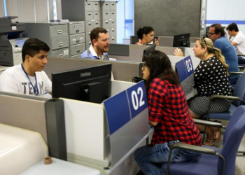 Começa sexta saque de contas inativas do FGTS para nascidos entre junho e agosto