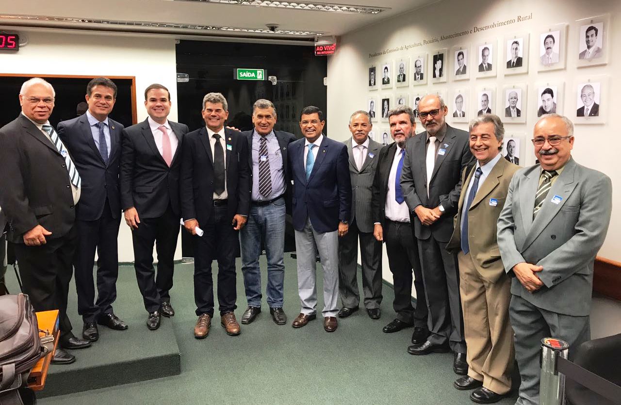 Deputado Gika Lopes vai a Brasília discutir a situação do cacau e da celulose na Bahia
