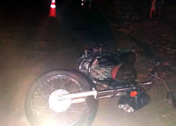 Motociclista é encontrado morto com pescoço quebrado supostamente após sofrer acidente