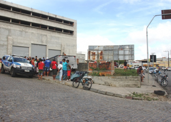 Coité – Mulher é encontrada morta dentro de construção abandonada na Avenida Senhora Santana