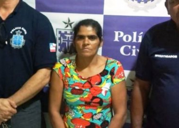 Mulher é presa por queimar mãos de criança devido a ‘mau comportamento’