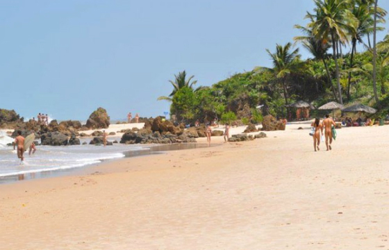 Casal é preso ao praticar sexo em praia de nudismo