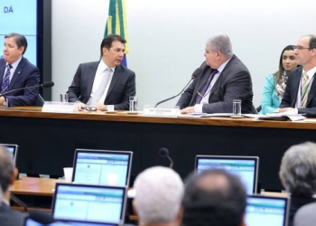 Reforma da Previdência é aprovada na comissão com uma só mudança