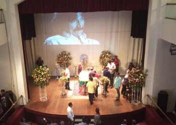 CE – Fãs recebem o corpo de Belchior em Sobral; sepultamento será em Fortaleza