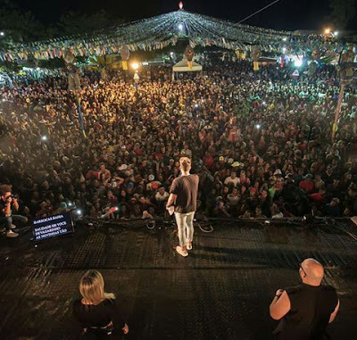 Zé Felipe principal atração do São João de Barrocas emociona público em show