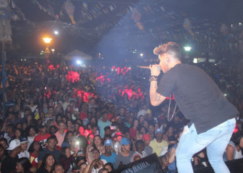 Zé Felipe principal atração do São João de Barrocas emociona público em show