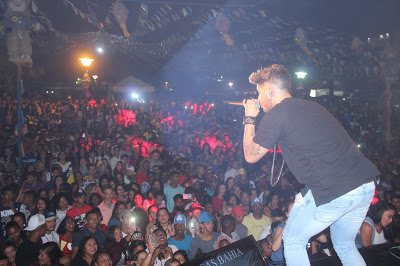 Zé Felipe principal atração do São João de Barrocas emociona público em show