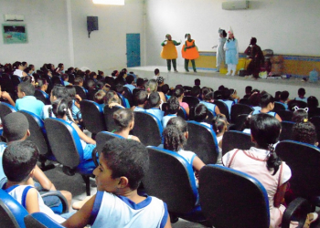 Apresentação teatral da Embasa aborda água e meio ambiente para estudantes em Santaluz