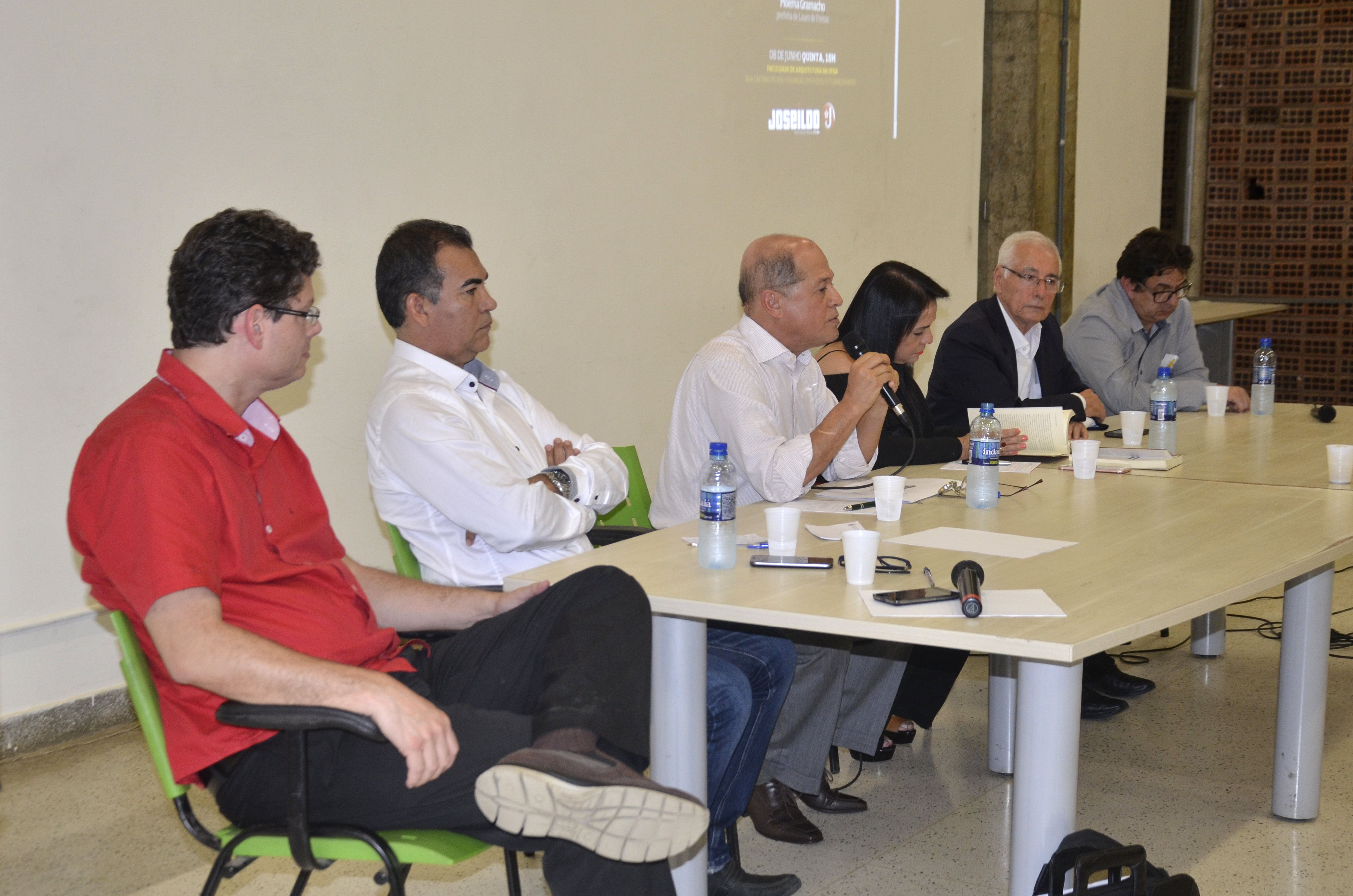 Prefeitos e ex-prefeitos se reunem para discutir as administrações petistas na Bahia