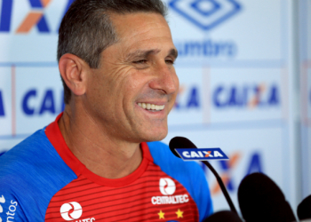 ‘Não estou aqui de passagem, vim para fazer história’, diz Jorginho, novo técnico do Bahia