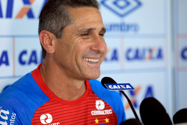 ‘Não estou aqui de passagem, vim para fazer história’, diz Jorginho, novo técnico do Bahia