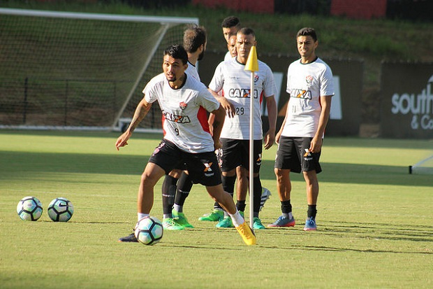 Na estreia de Gallo, Vitória busca superar o São Paulo no Morumbi