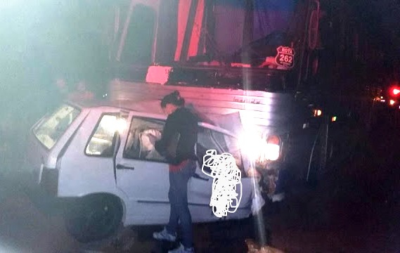 Colisão envolvendo Uno e ônibus mata seis de uma mesma família