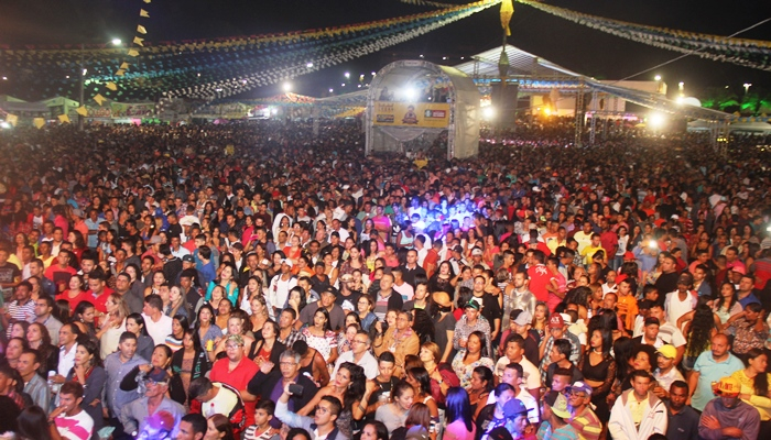 Euclides da Cunha I – Adelmário Coelho, Solange Almeida e Limão com Mel fecham com chave de ouro o São João 2017