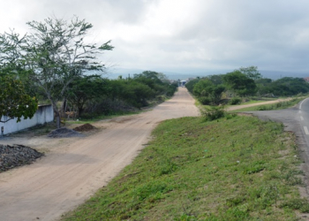 Durante festa junina Alex da Piatã anuncia asfalto para Avenida em Bandiaçu e entrega ambulância em Juazeirinho