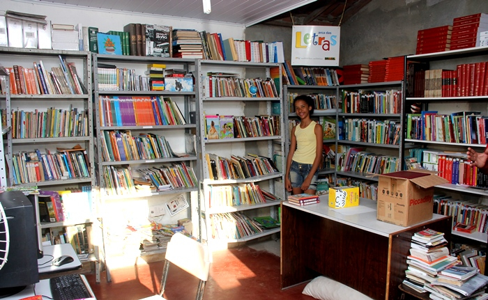 Coité – Depois de realizar o sonho de montar uma biblioteca, estudante trabalha pela sua ampliação