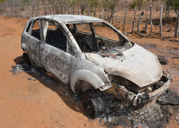 Jaguarari – Corpo carbonizado é encontrado em veículo incendidado