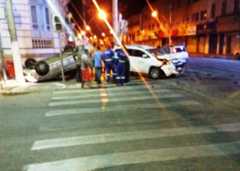 Colisão entre táxis deixa um morto no centro de Feira de Santana