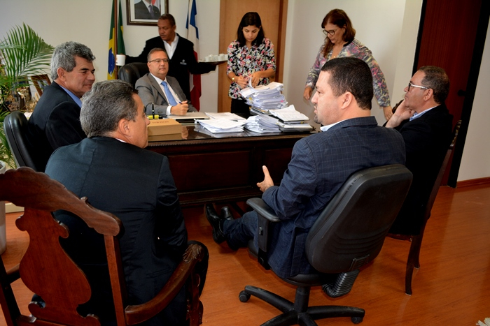 Gika Lopes defende a reabertura da UPA de Serrinha, em audiência na SESAB