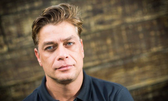 Fábio Assunção paga mais de R$ 9 mil de fiança, é liberado pela justiça e pede desculpas aos fãs