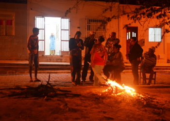 Coité – Viúva mantém a tradição da fogueira de São Pedro há 23 anos em Salgadália