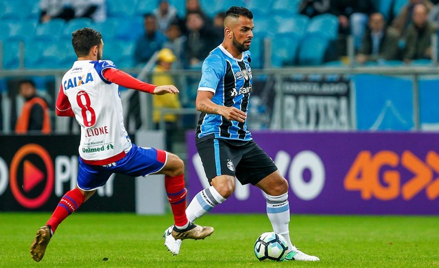 Bahia não resiste a pressão do Grêmio e perde com gol no fim do jogo