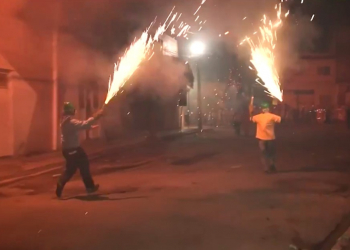 Justiça veta ‘guerra de espadas’ em Senhor do Bonfim e suspende lei que torna prática patrimônio cultural