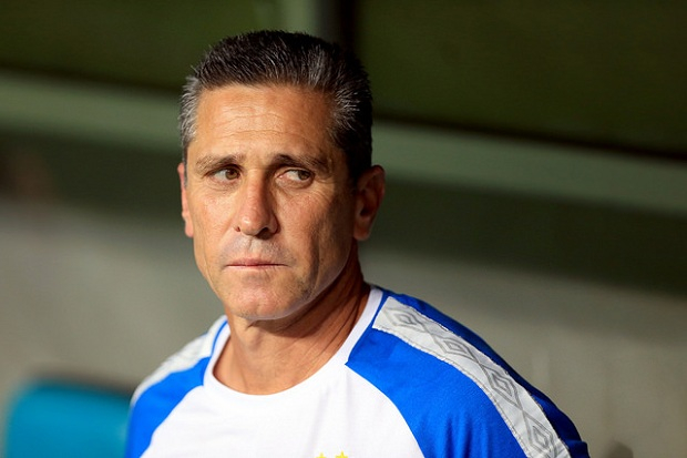 Jorginho fala sobre erros de arbitragem, mas reconhece que time não foi bem